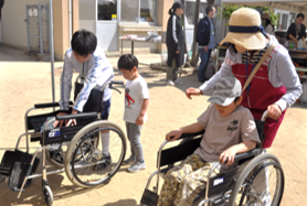 のびゆくこどものつどい・ふれあいの広場の様子