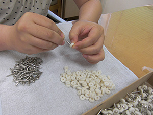 ３ねじフェルト作業.jpg