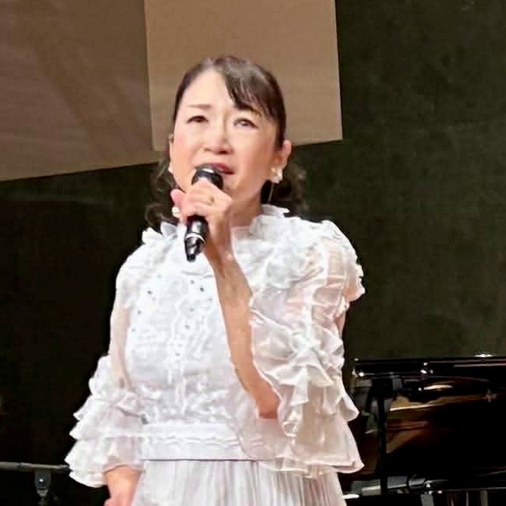岩崎桃子.jpg